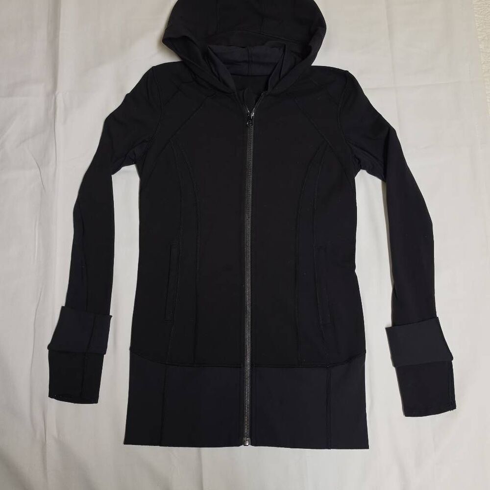Lululemon jacket with a full-zip front and hood Size 6